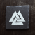 Valknut na kwadratowym kamieniu łupkowym.png